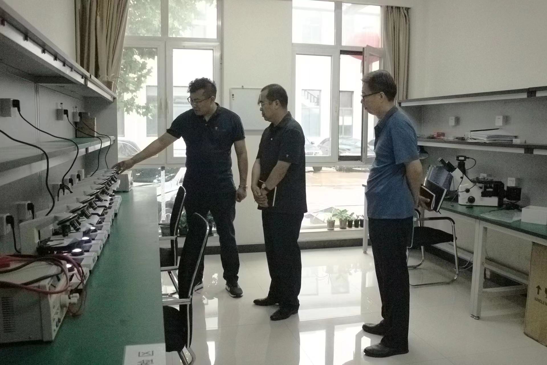 红桥区市场监督管理局一行领导莅临微仪光电考察调研 红桥区市场监督管理局一行领导莅临微仪光电考察调研